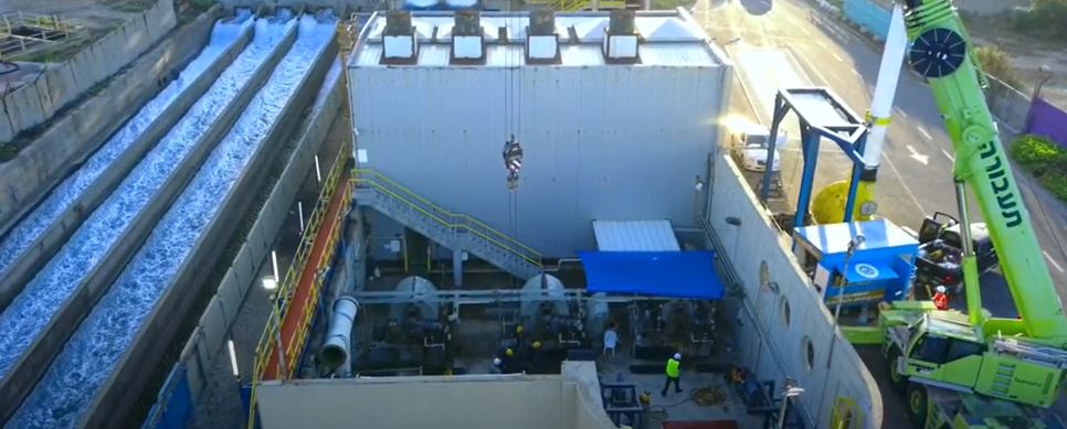 What are the benefits of pigging vs. shock chlorination in the operation of large SWRO plants